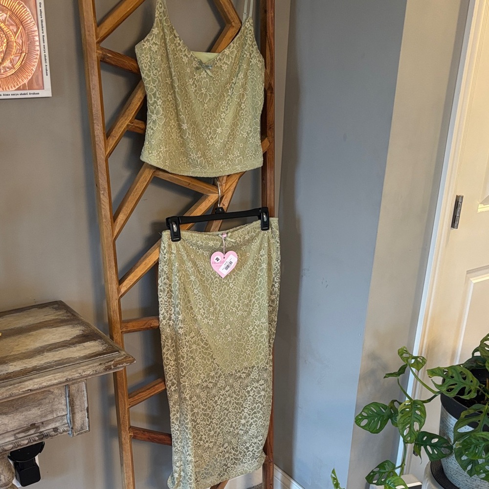 Asymmetrical Lace Dress in Green - Picture 4 of 4